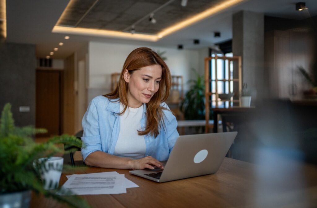 A person using their laptop during work while experiencing dry eye